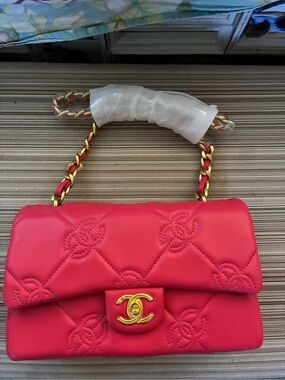 Quilted fashion inspired Shoulder Bag in Coral-Red with Gold Hardware.